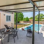 House Palmera Μεντουλίν