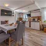 House Palmera بيت للعطل ميدولين